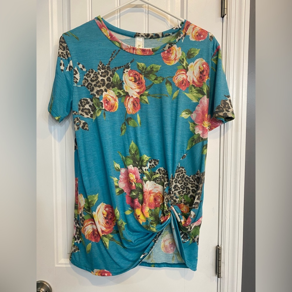 Lovely J twist style top